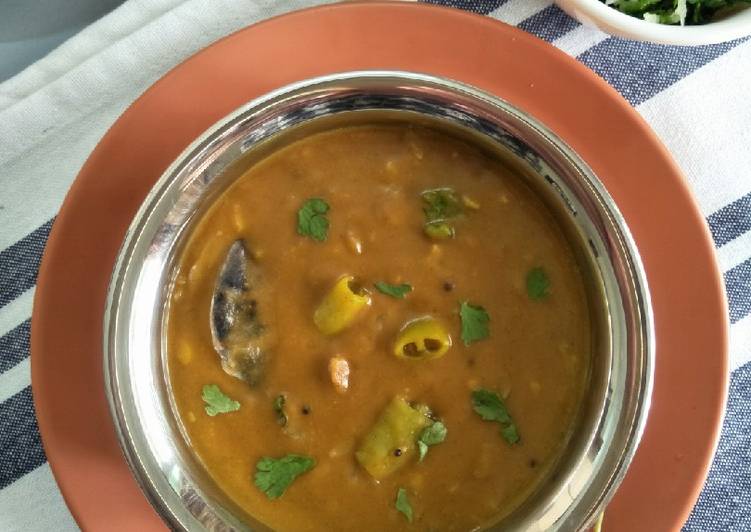 Kulith Pithla (Horsegram Flour Curry In Maharashtrian Style)