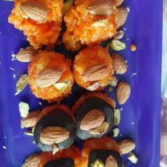 A picture of Bondi ke ladoos (chocolatey).