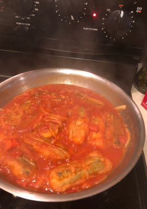 Una foto de Ejotes rellenos de queso en salsa de tomate