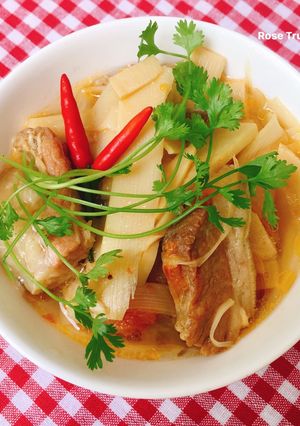 Hình của món Măng Tươi Kho Thịt.