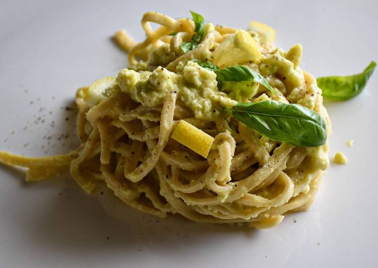 Tagliatelle integrali con pesto di avocado