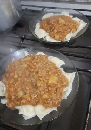 Una foto de Vegetariano | Comida vegetariana | sin carne | ravioles con sustituto cárnico