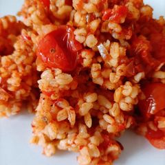 A picture of Bulgur Pilaff with Vegetables.
