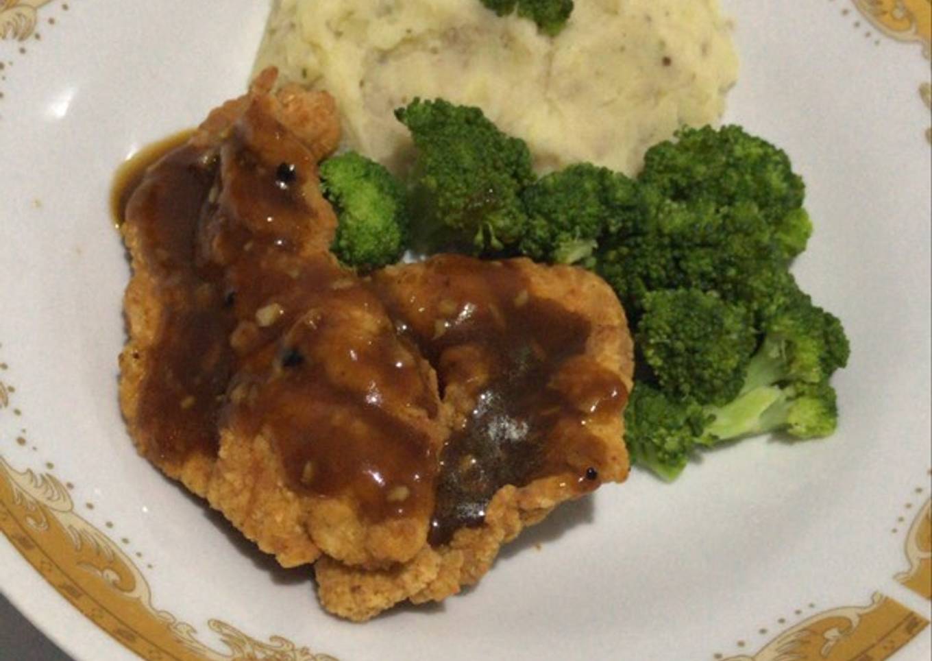 Chicken steak blackpepper sauce w/mashed potato