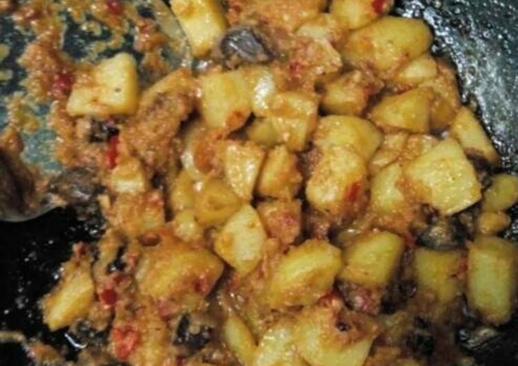 Langkah Mudah untuk Menyiapkan Kentang balado Anti Gagal