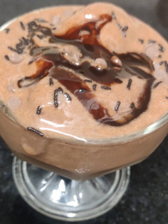 சாக்லேட் பனானா ஐஸ் கிரீம் (Chocolate banana ice cream) செய்முறை முக்கிய புகைப்படம்