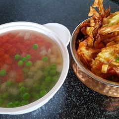 A picture of Vegetarian clear soup and fritter.