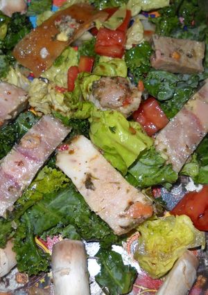 Una foto de Ensalada con pollo, matambre o trocitos de lechón de las fiestas