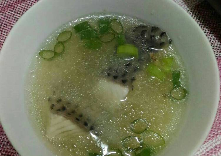 Sup ikan miso