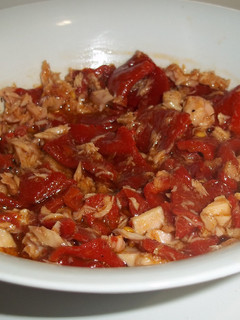 Una foto de Moje de atún claro y pimientos del piquillo