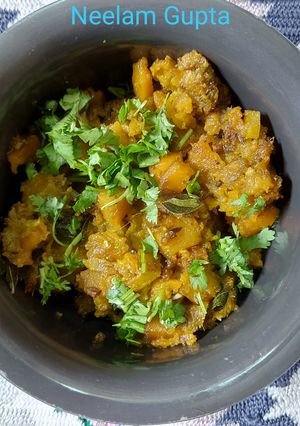 कद्दू की सब्जी(Kaddu ki sabzi recipe in Hindi) रेसिपी मुख्य फोटो