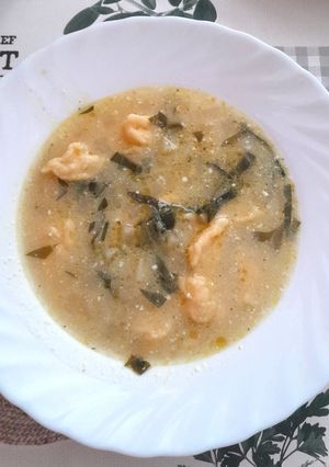 Tejfölös karalábéleves vajgaluskával recept fotója
