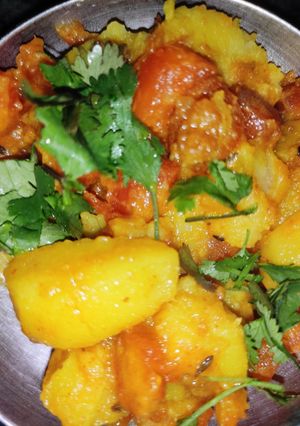 आलू गाजर (aloo gajar recipe in Hindi) रेसिपी मुख्य फोटो