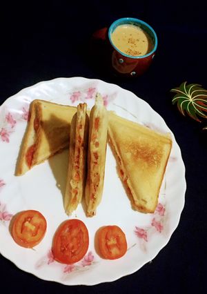 A picture of Cheese Tomato Sandwich.