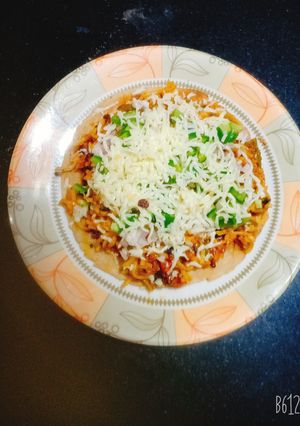 મેગી ભાખરી 🍕(maggi bhakhri recipe in Gujarati) રેસીપી મુખ્ય ફોટો