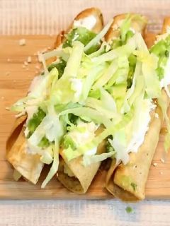 Una foto de Tacos dorados