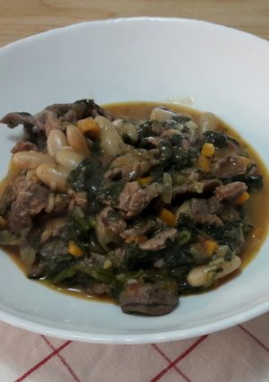 O poză a rețetei Carne de vițel cu spanac și fasole.