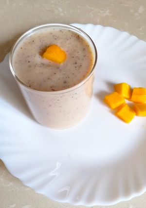 A picture of Mango and chia seeds smoothie.