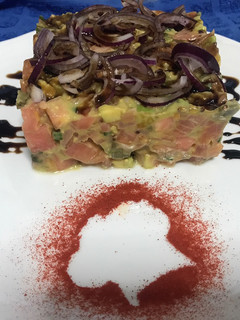 Una foto de Tartar de salmón ahumado