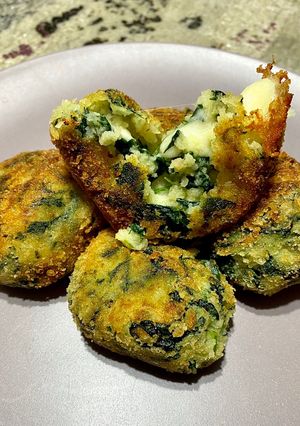 Foto di Polpette di patate🥔 e spinaci🥬 con ripieno filante🧀