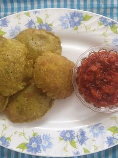 खुसखुशीत मसाला पुरी (masala puri recipe in marathi) रेसिपी चे मुख्य फोटो