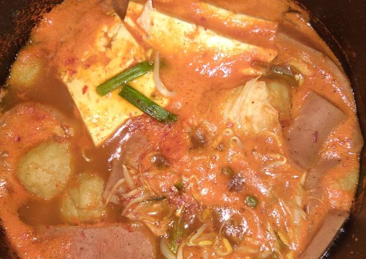 Budae Jjigae + tteok Anak kos