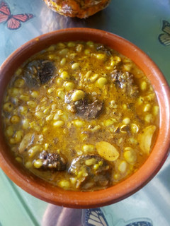 Una foto de Habitas guisadas con morcilla