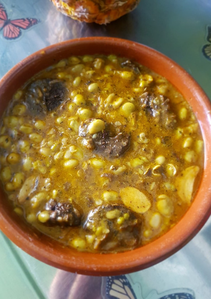 Una foto de Habitas guisadas con morcilla
