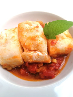 Una foto de Bacalao con pisto con Lékué (microondas)