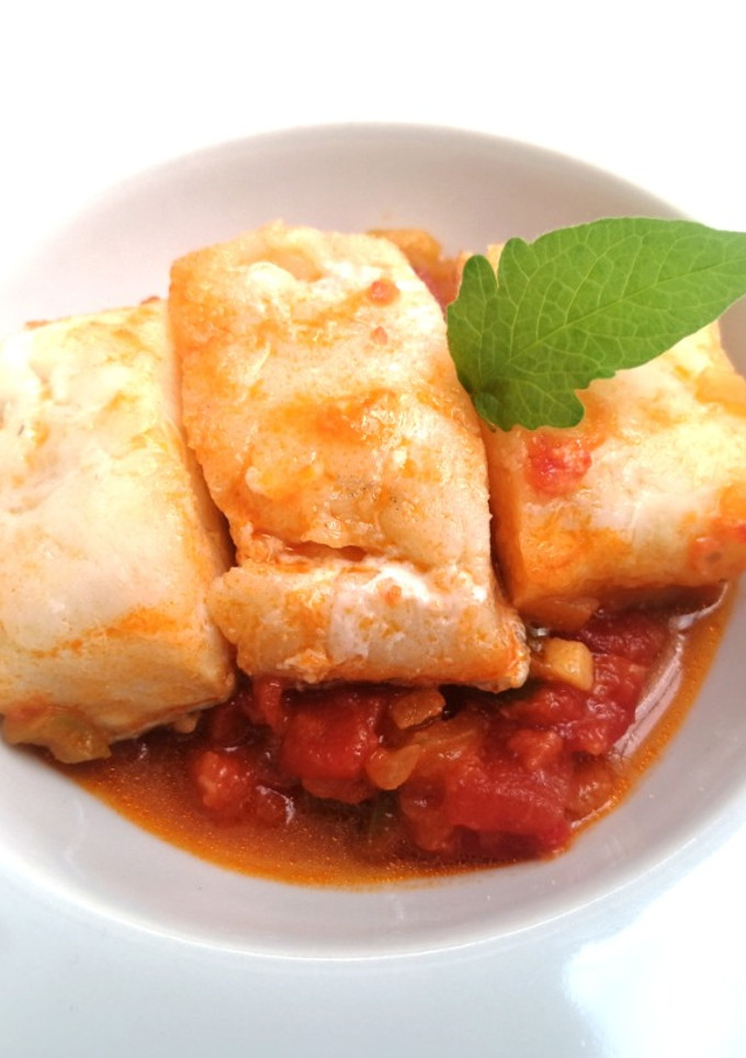 Una foto de Bacalao con pisto con Lékué (microondas)