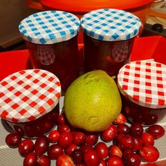 A picture of Belgian pear and cranberry compote.