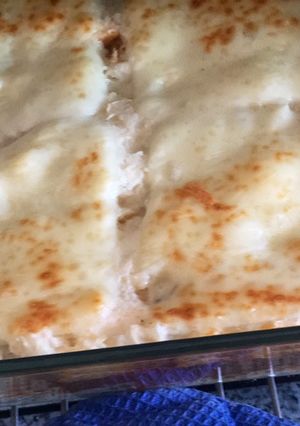 Una foto de Pastelón de yuca mitad queso 🧀 y mitad carne molida