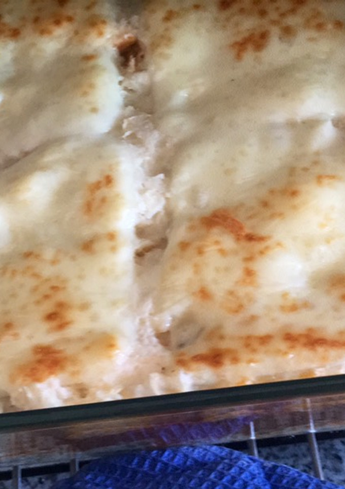 Una foto de Pastelón de yuca mitad queso 🧀 y mitad carne molida