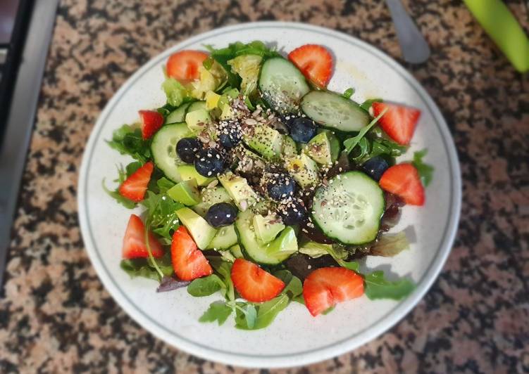 Ensalada de fresa y arándanos