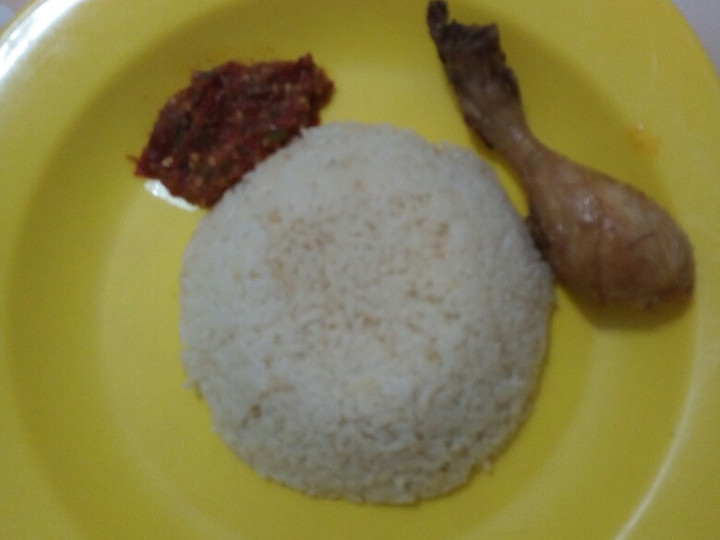 Anti Ribet, Memasak Nasi gurih no.santan plus ayam goreng satu bumbu 2 menu Rumahan