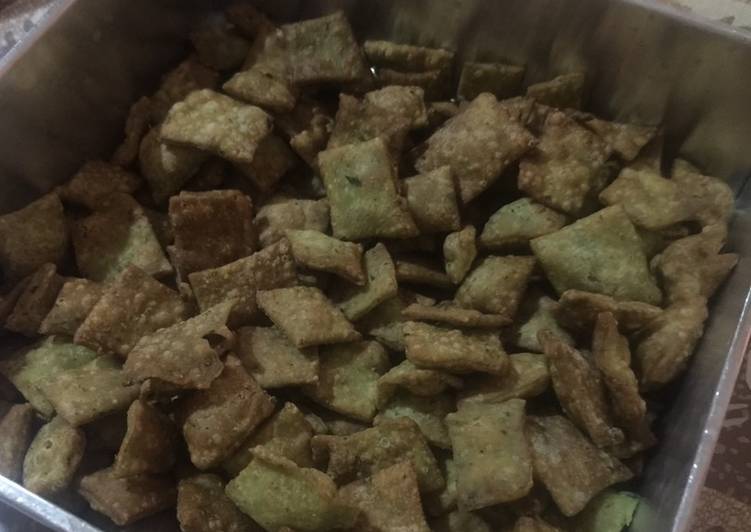 Keripik bawang (bayem)