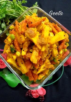 मिक्स वेज अचार(Mix veg achar recipe in Hindi) रेसिपी मुख्य फोटो