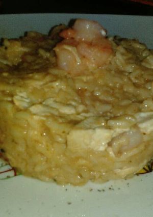 Una foto de Arroz de camarones y pollo