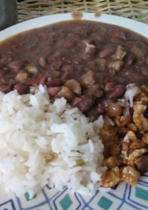 Una foto de Frijoles con chicharrón