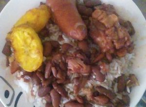 Una foto de Porotos con rabito de puerco