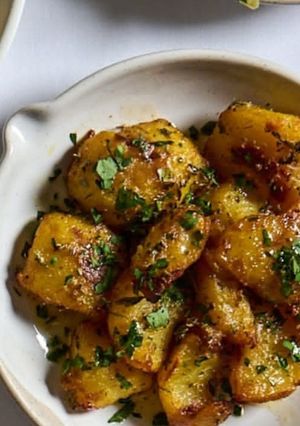 A picture of Lemon potatoes (Greece).