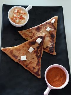 પનીર પરાઠા(Paneer parotha recipe in Gujarati) રેસીપી મુખ્ય ફોટો