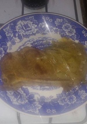 Una foto de Bife ancho encebollado