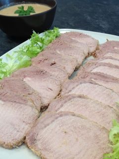 Una foto de Lomo con salsa de almendras