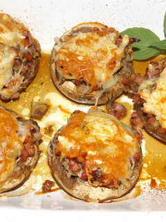 Foto principal de Champiñones rellenos muy sencillos y apetitosos