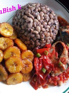 A picture of Beans,fried plantain with egg sauce.