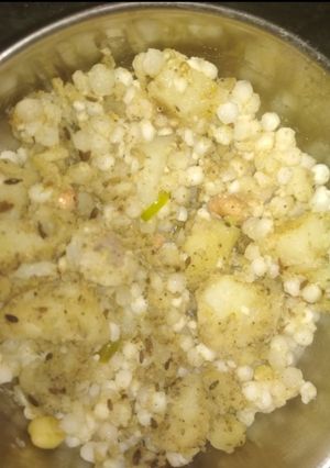 साबूदाने की खिचड़ी (sabudane ki khichdi recipe in Hindi) रेसिपी मुख्य फोटो