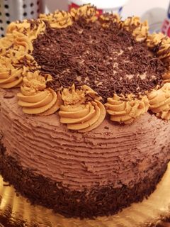 O poză a rețetei Tort duo creme, caramel și ciocolata.
