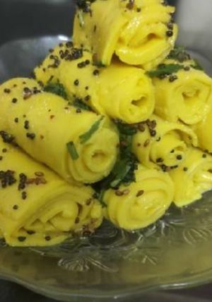A picture of Khandvi yummy gram flour rolls.