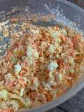Ensalada de repollo, zanahoria y huevo